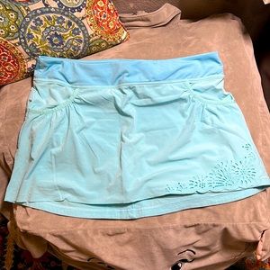 Athleta Laser Cut Skort L minor piling on hidden skirt flap, see pictures